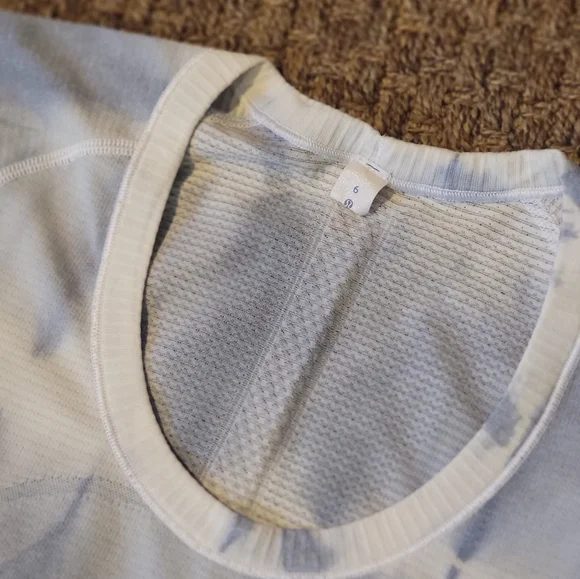 Lot of 2 Lululemon swiftly tops size 6 - Picture 5 of 6